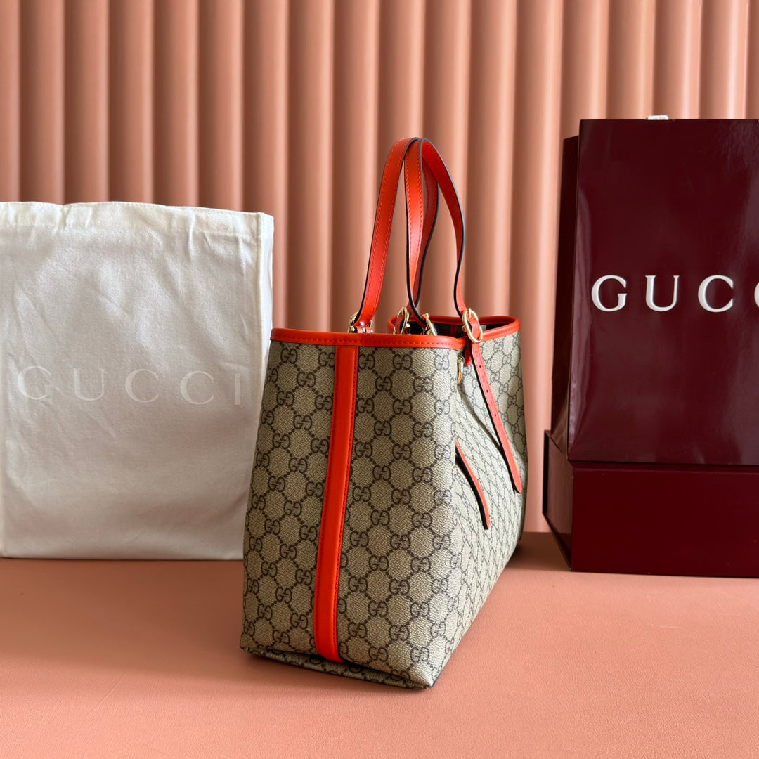 GUCCI 25S EMBLEM LARGE BAG 38 IN BEIGE AND BLACK CALFSKIN
