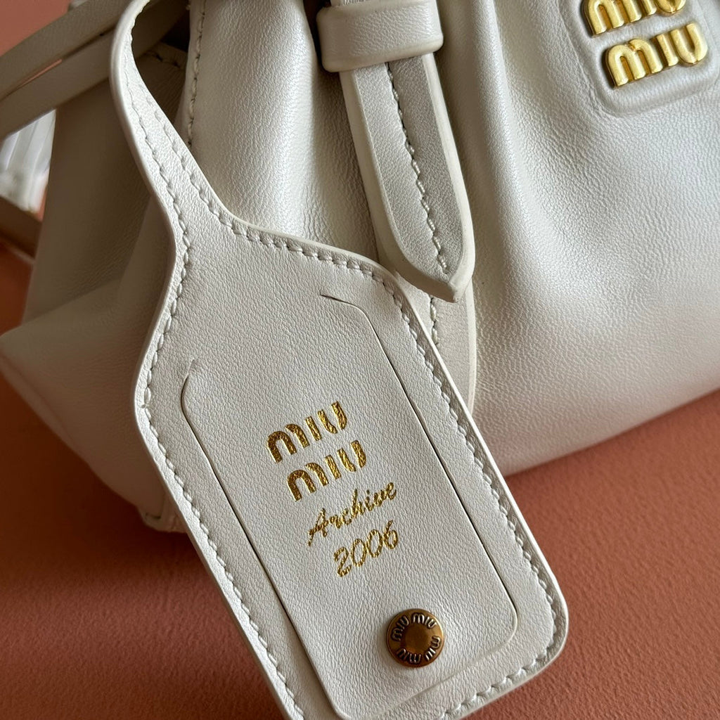 MIUMIU 26S JOIE HAND BAG 22 IN WHITE SHINY LAMBSKIN GOLD HARDWARE