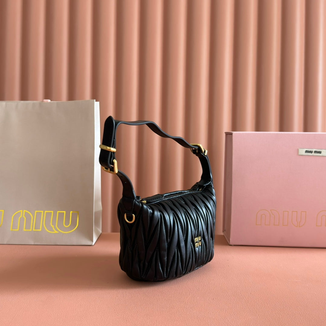 MIUMIU 26S POUCH BAG 15 IN BLACK CALFSKIN GOLD HARDWARE