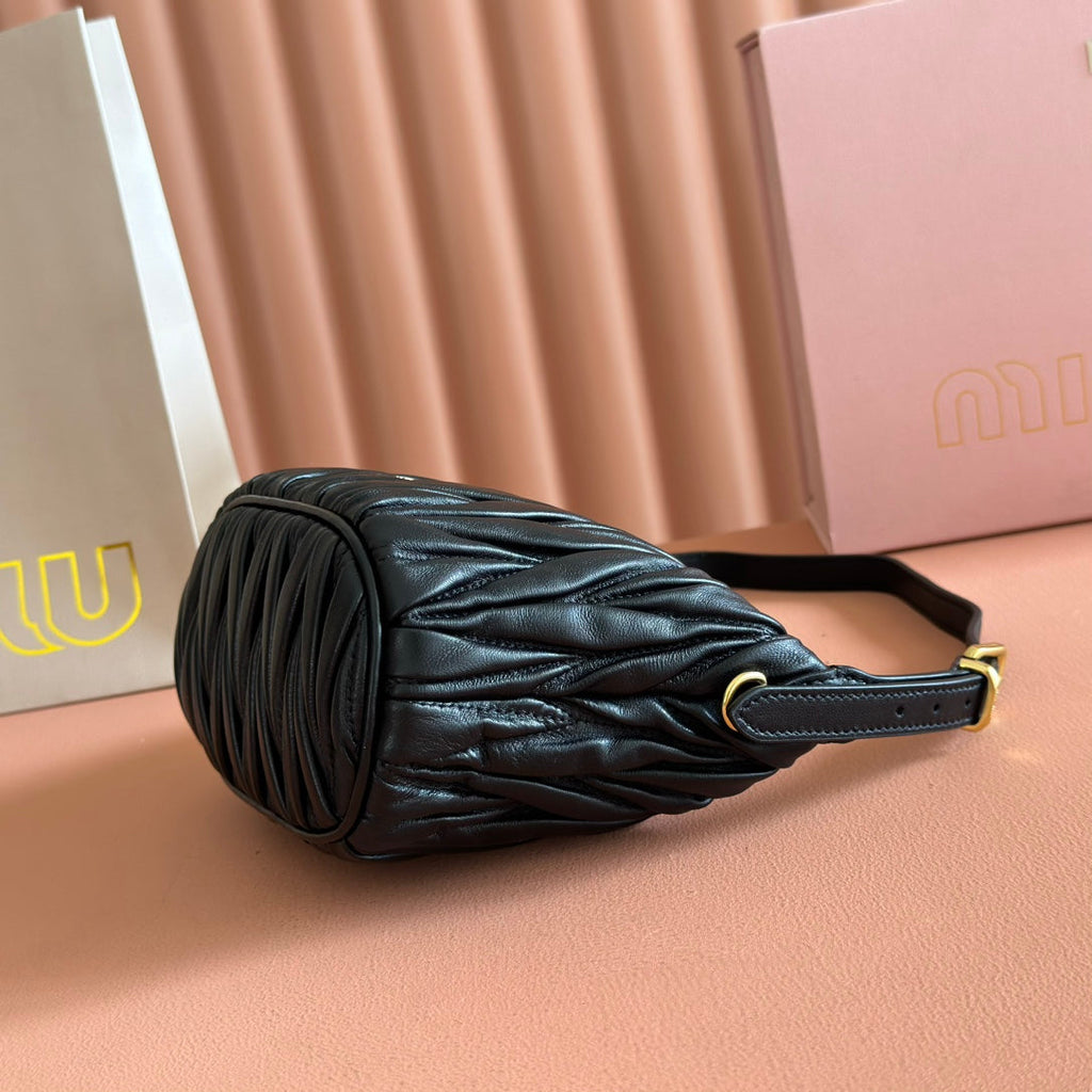 MIUMIU 26S POUCH BAG 15 IN BLACK CALFSKIN GOLD HARDWARE