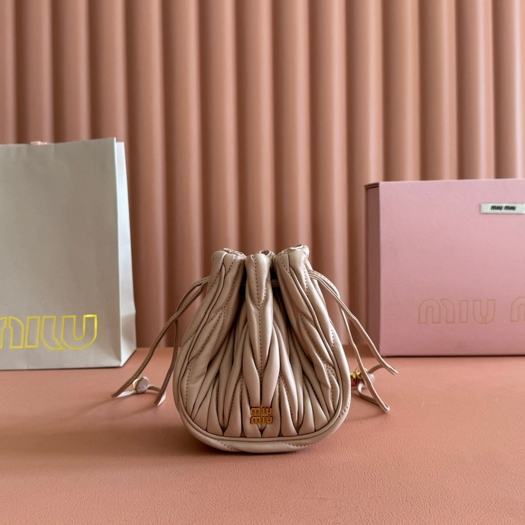 MIUMIU 26S MATELASSE POUCH BAG 16 IN LIGHT BEIGE CALFSKIN GOLD HARDWARE