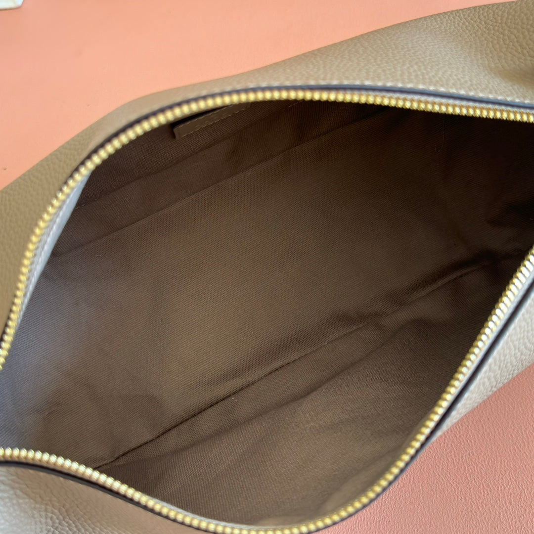 GUCCI 26S SHOULDER BAG 31 IN LIGHT EARTH BROWN CALFSKIN