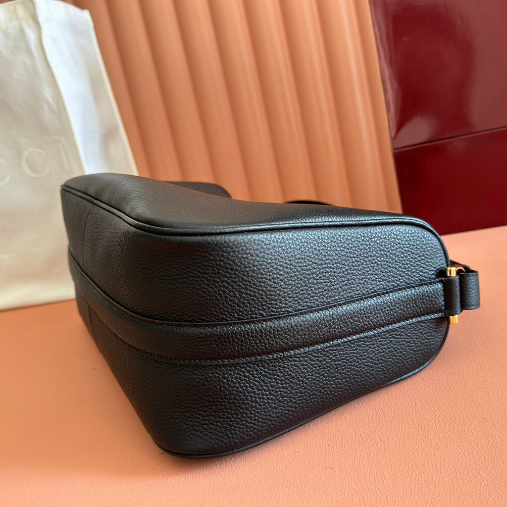 GUCCI 26S SHOULDER BAG 38 IN BLACK CALFSKIN