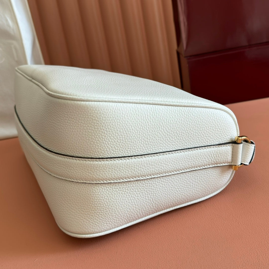 GUCCI 26S SHOULDER BAG 38 IN WHITE CALFSKIN