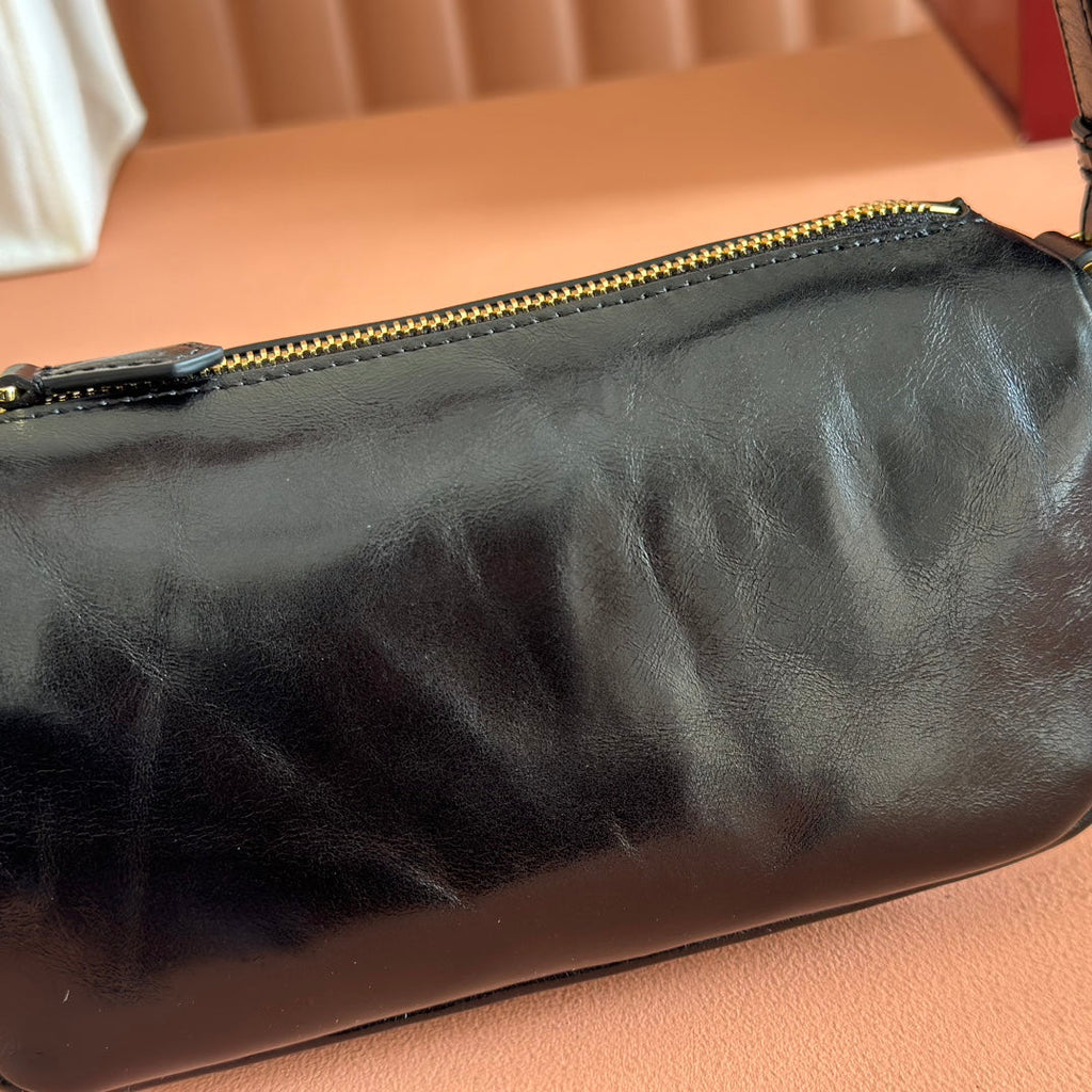 GUCCI 26S SHOULDER BAG 19 IN BLACK SHINY CALFSKIN