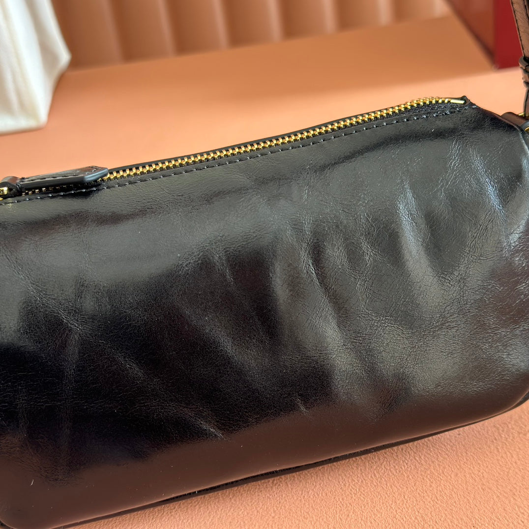 GUCCI 26S SHOULDER BAG 19 IN BLACK SHINY CALFSKIN