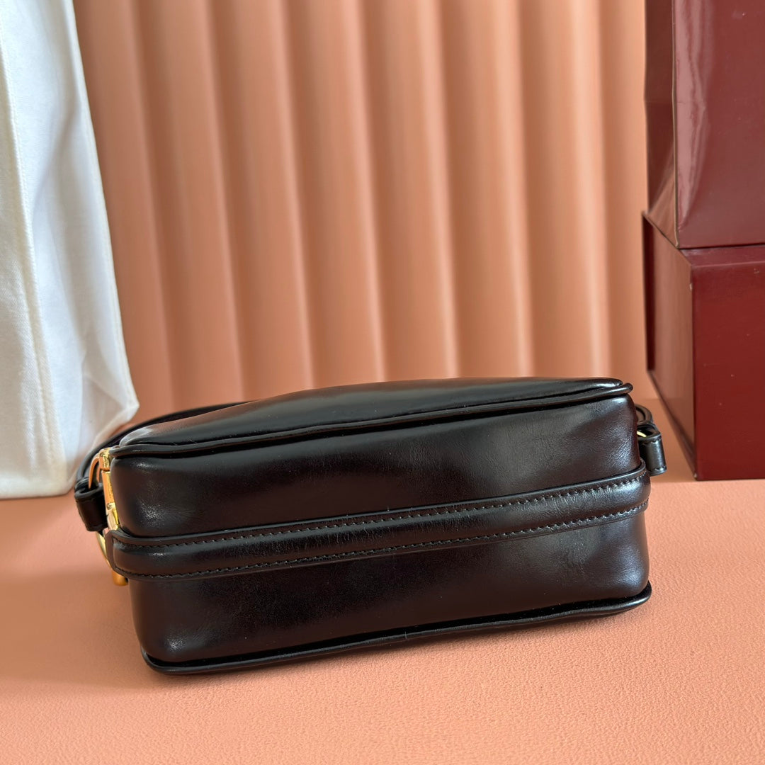 GUCCI 26S SHOULDER BAG 19 IN BLACK SHINY CALFSKIN