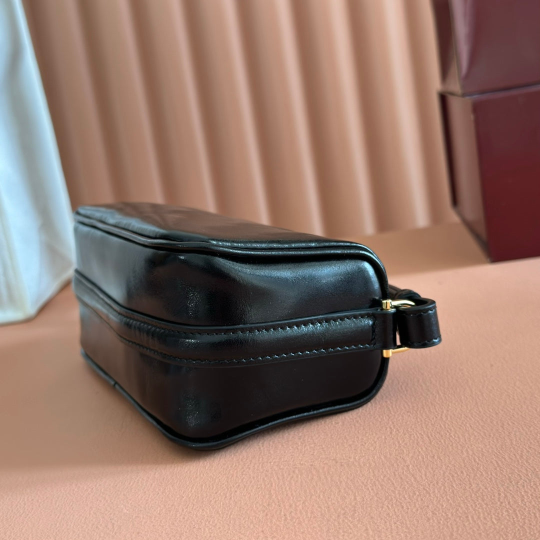 GUCCI 26S SHOULDER BAG 19 IN BLACK SHINY CALFSKIN