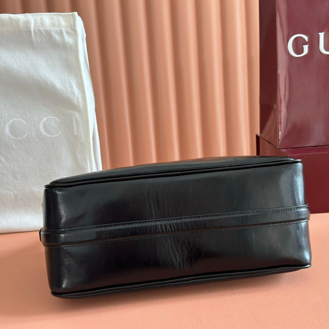 GUCCI 26S SHOULDER BAG 31 IN BLACK SHINY CALFSKIN