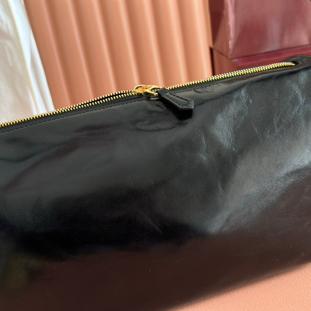 GUCCI 26S SHOULDER BAG 31 IN BLACK SHINY CALFSKIN