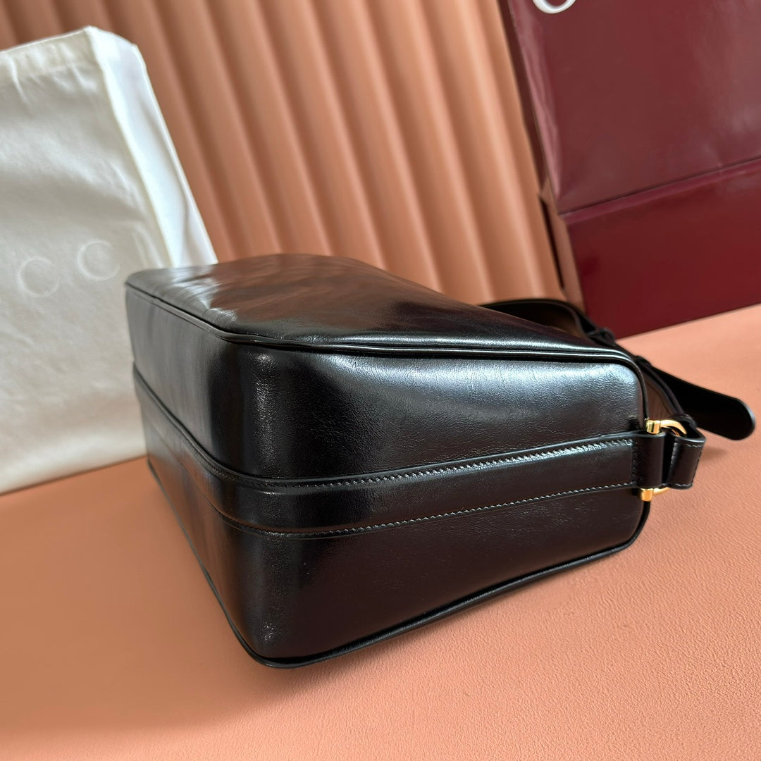 GUCCI 26S SHOULDER BAG 38 IN BLACK SHINY CALFSKIN