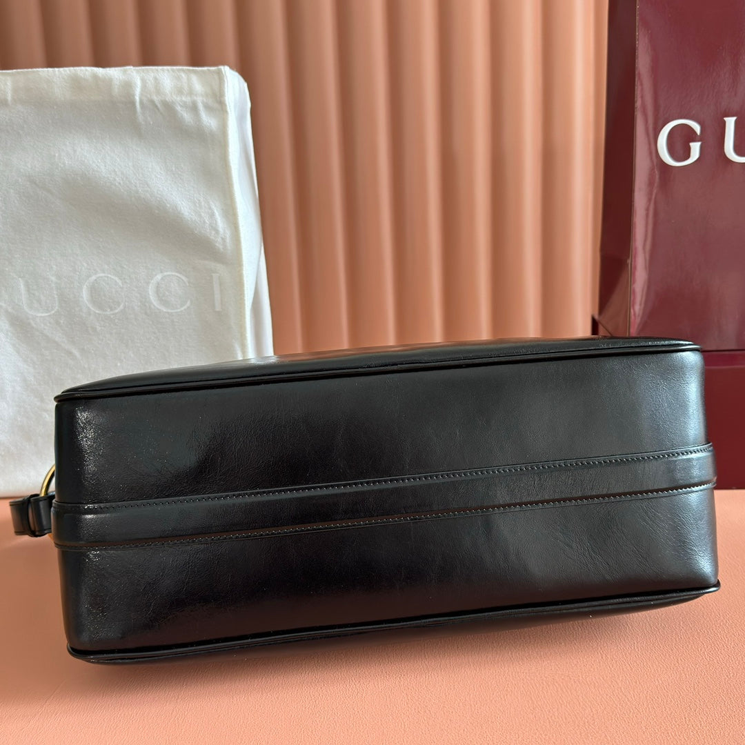 GUCCI 26S SHOULDER BAG 38 IN BLACK SHINY CALFSKIN
