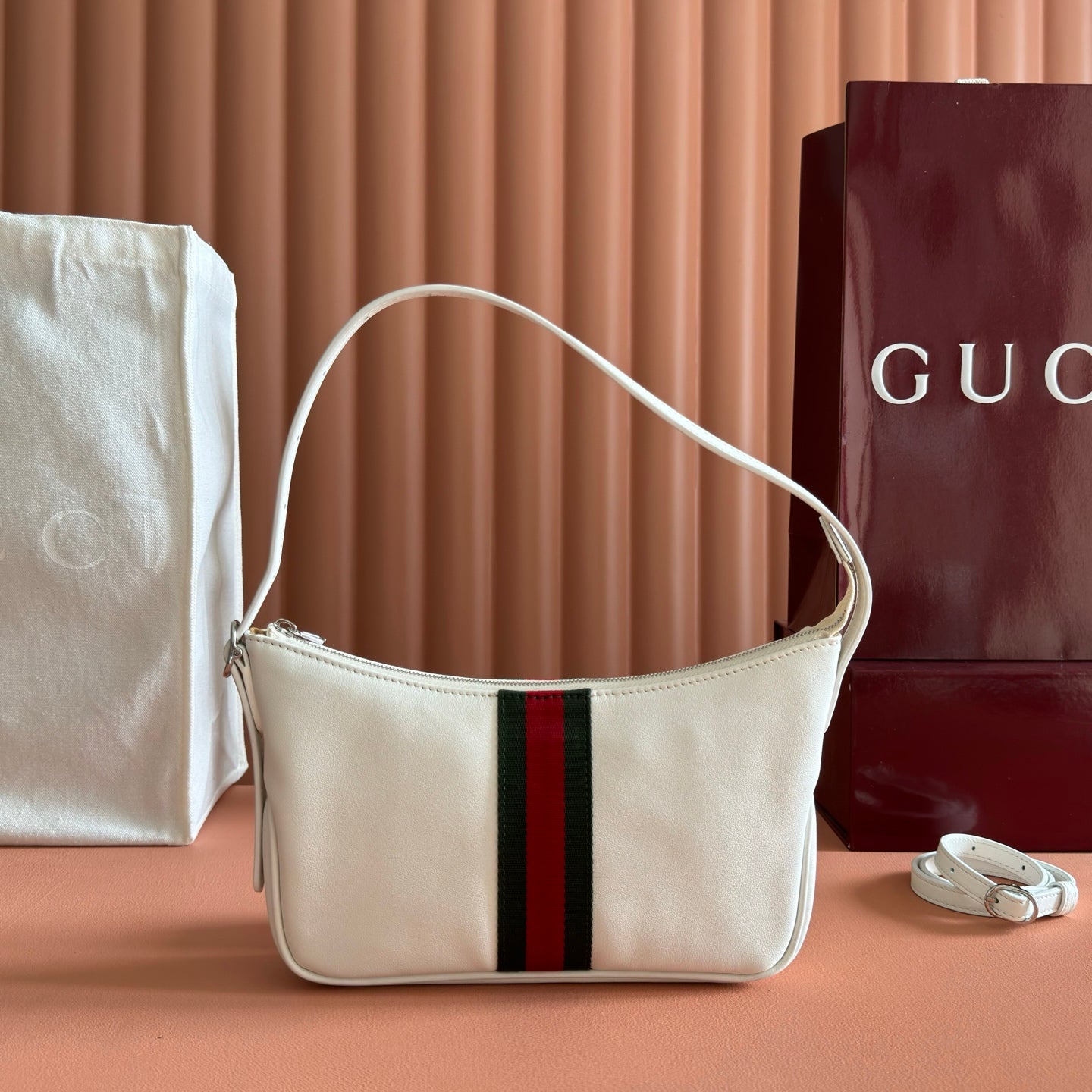 GUCCI 26S LUNETTA SHOULDER BAG 22 IN WHITE CALFSKIN