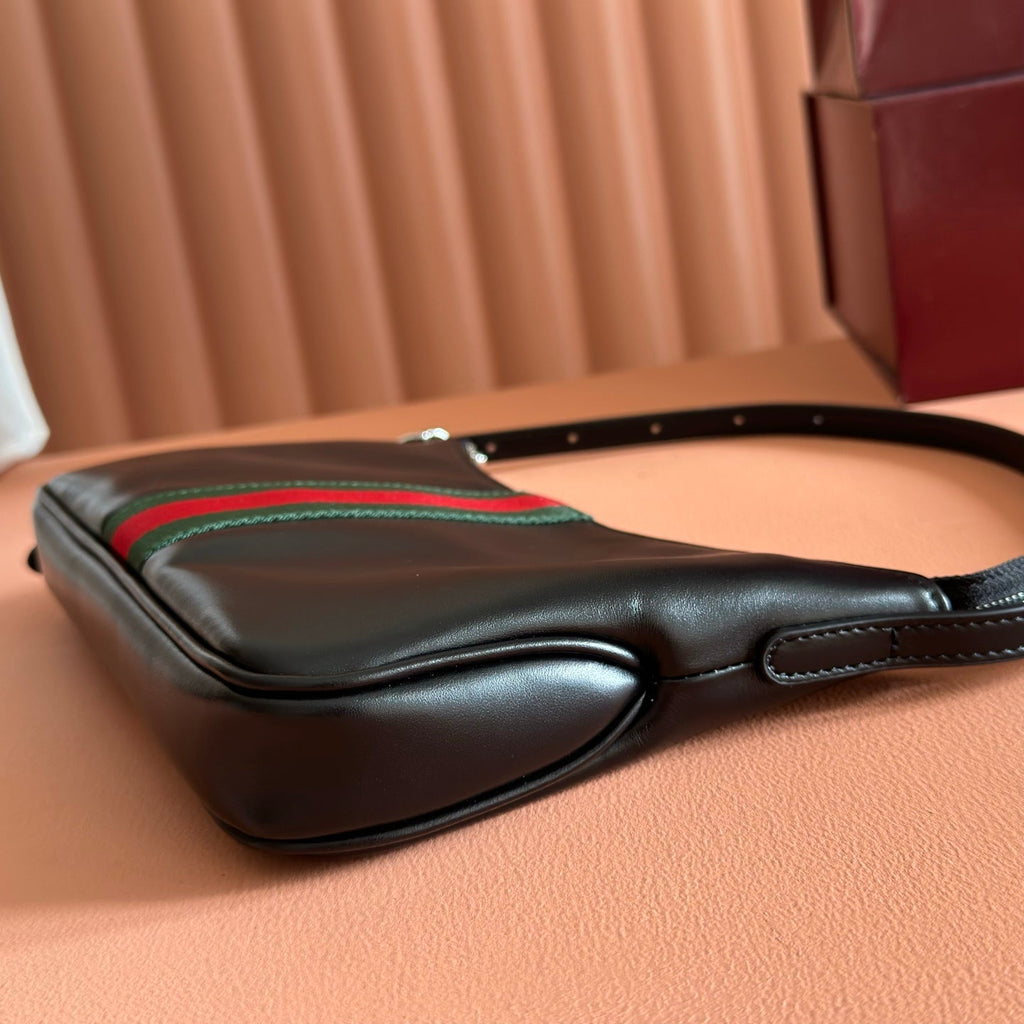 GUCCI 26S LUNETTA SHOULDER BAG 22 IN BLACK CALFSKIN