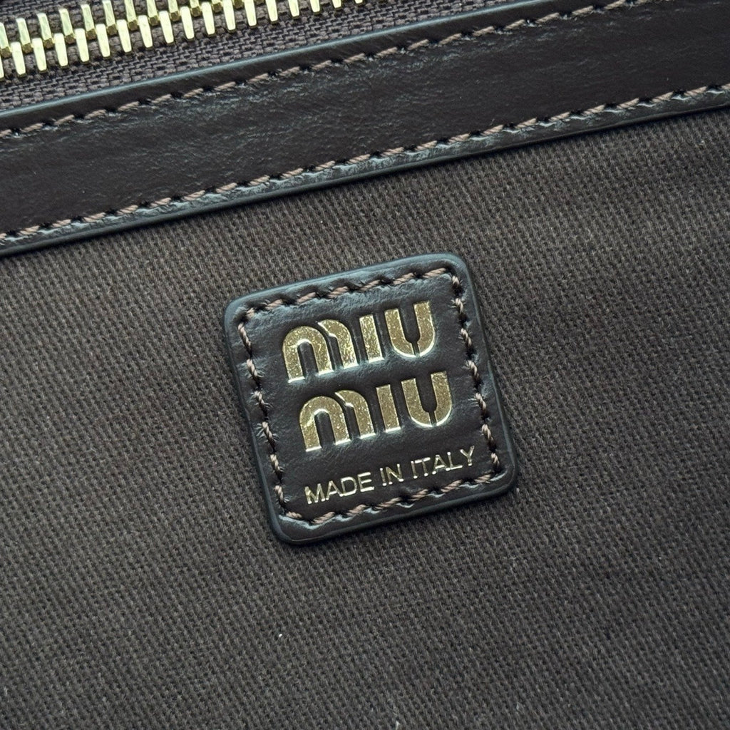 MIUMIU 26S IVY 40 TOTE IN DARK BROWN PATENT CALFSKIN