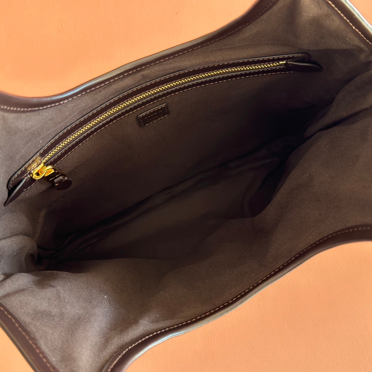 MIUMIU 26S IVY 40 TOTE IN DARK BROWN PATENT CALFSKIN