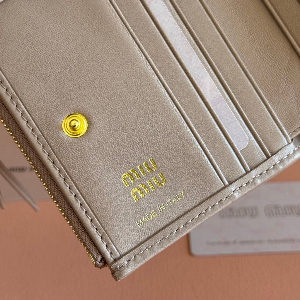 MIUMIU 26S SMALL MATELASSE CARD HOLDER 11 IN LIGHT BROWN CALFSKIN GOLD HARDWARE
