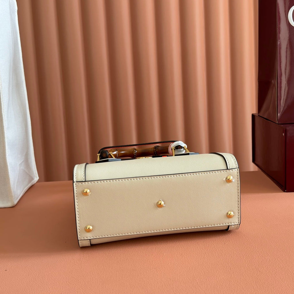 GUCCI 26S DIANA TOTE BAG 20 IN CREAM WHITE CALFSKIN