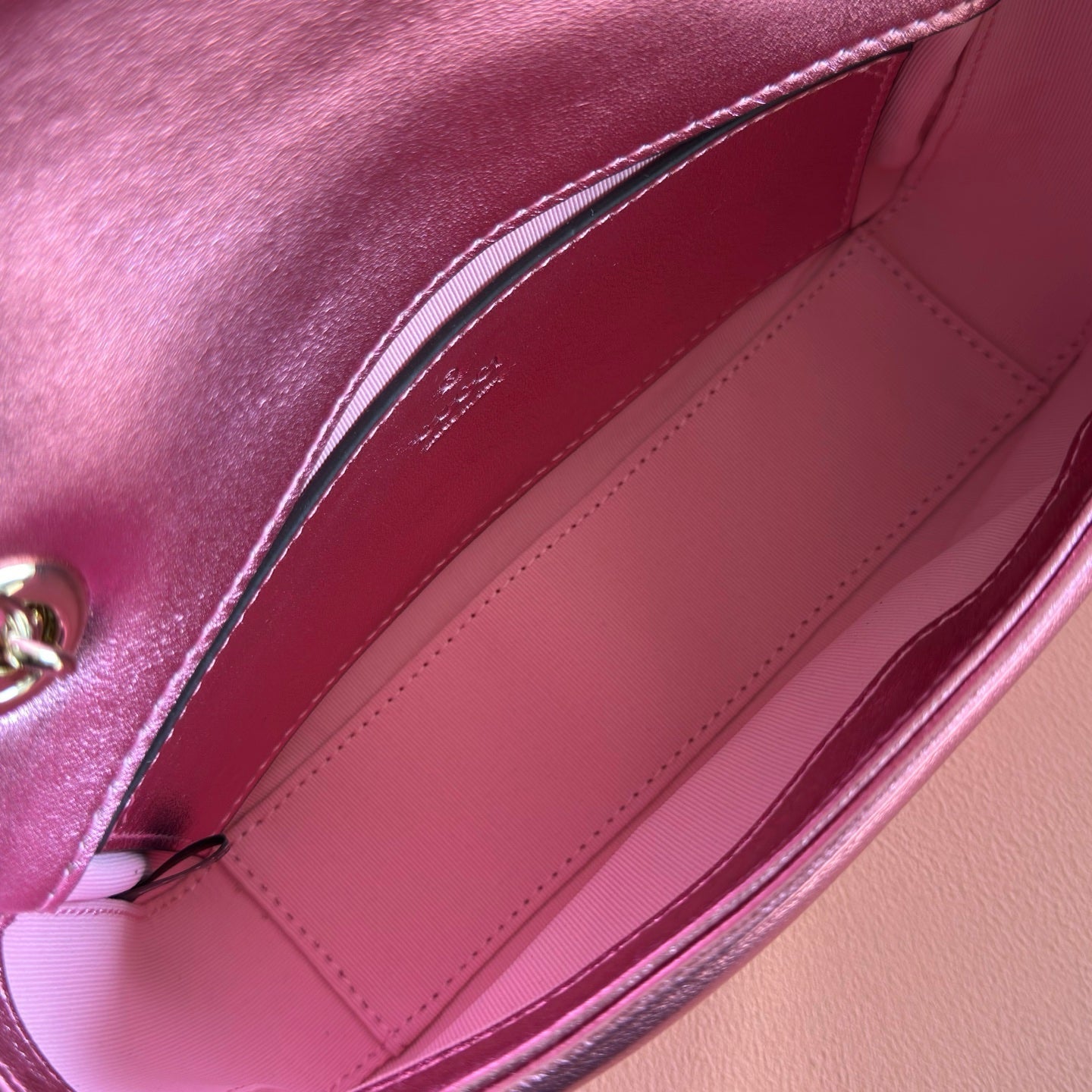 GUCCI 26S  MARMONT BAG 22 IN METALLIC PINK LAMBSKIN