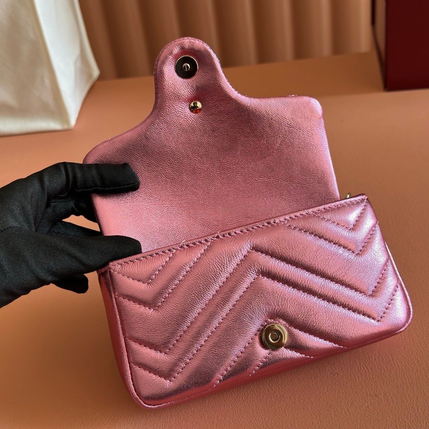 GUCCI 26S  MARMONT BAG 16 IN METALLIC PINK LAMBSKIN