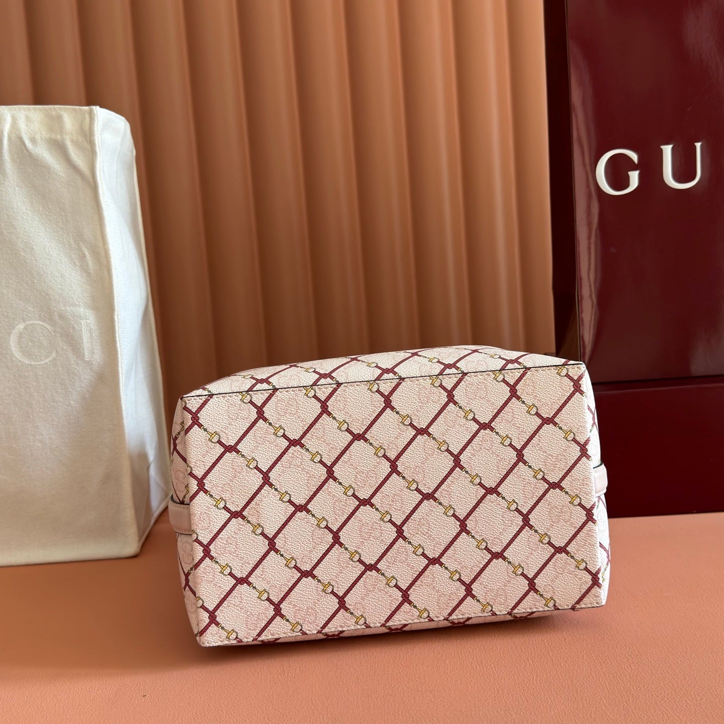 GUCCI 26S  EMBLEM BUCKET BAG 25 IN LIGHT PINK COATED FABRIC
