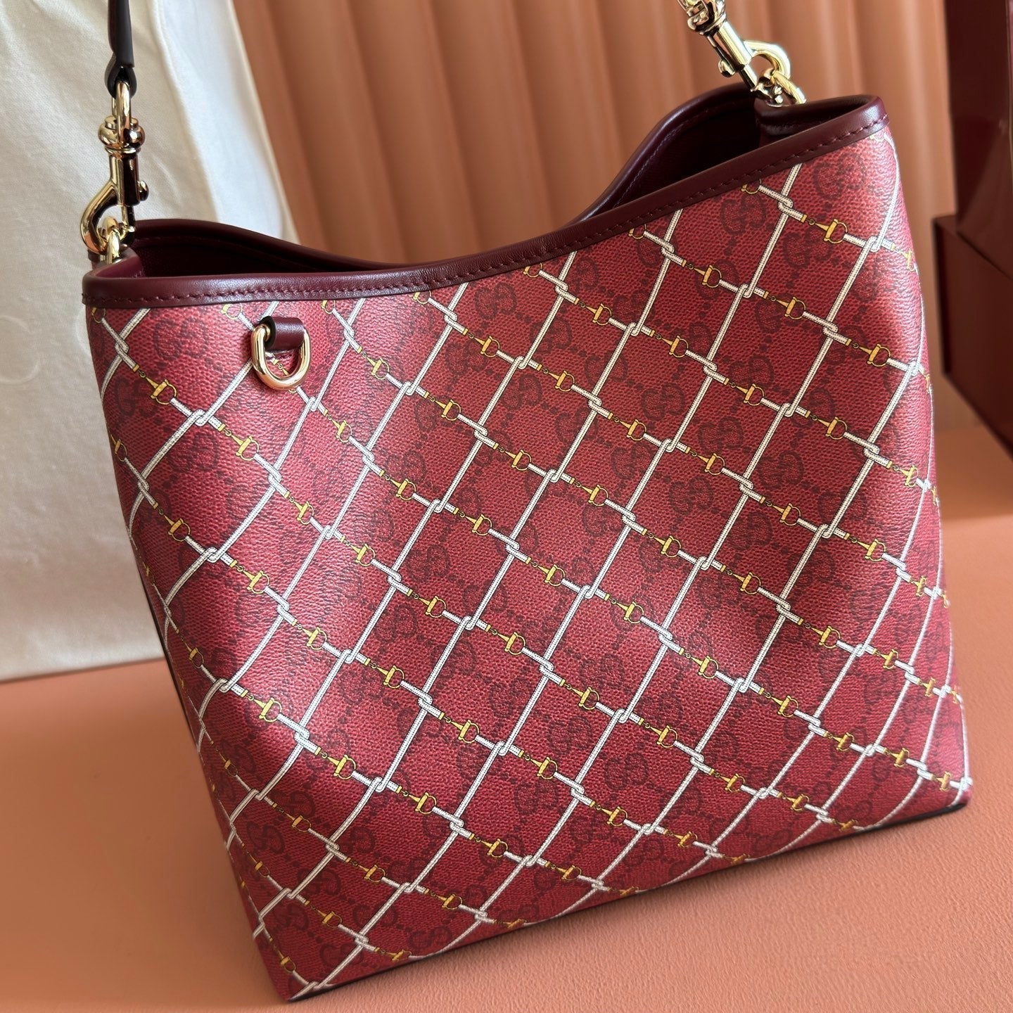 GUCCI 26S  EMBLEM BUCKET BAG 25 IN DARK RED COATED FABRIC