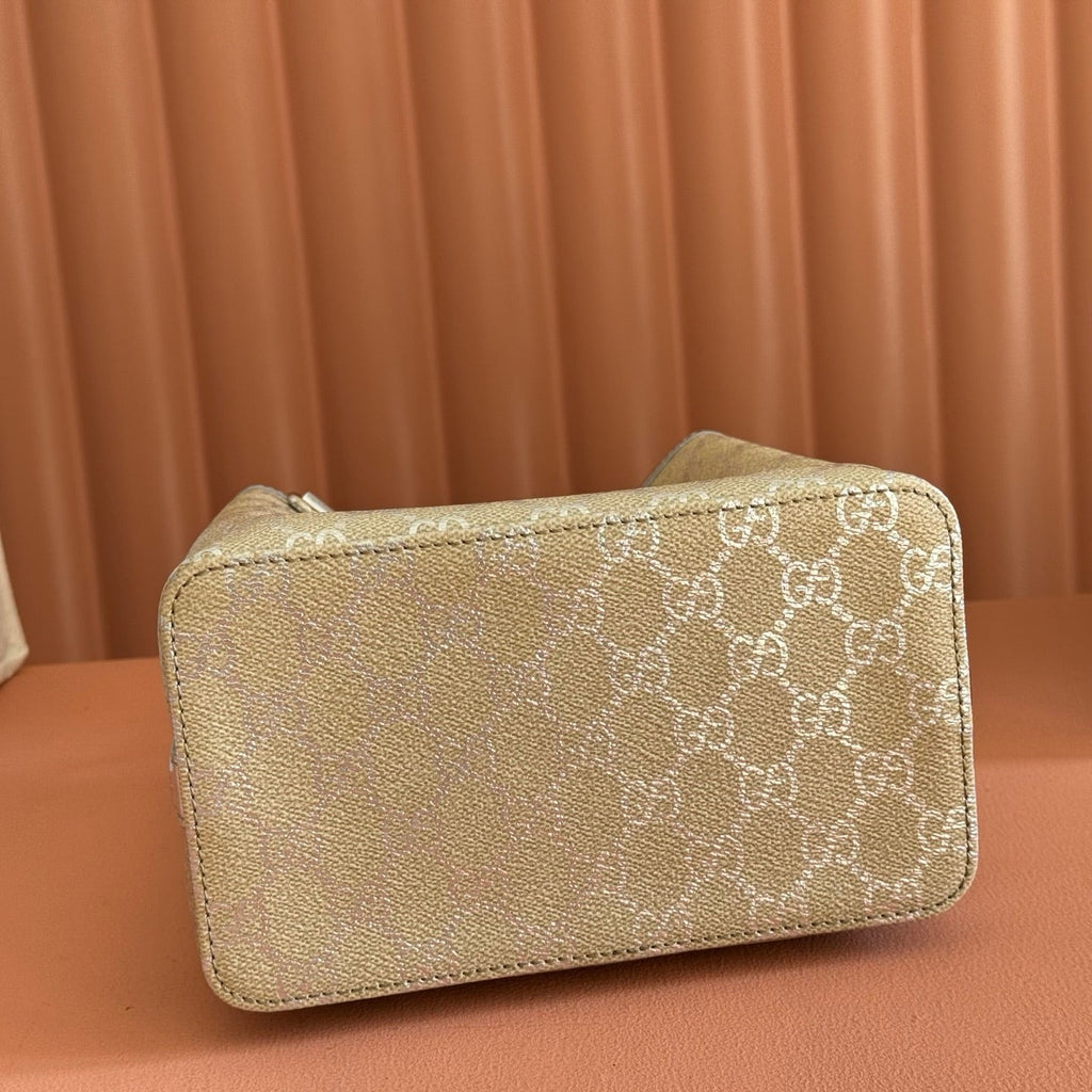 GUCCI 26S  EMBLEM BUCKET BAG 19 IN BEIGE AND SILVER CANVAS