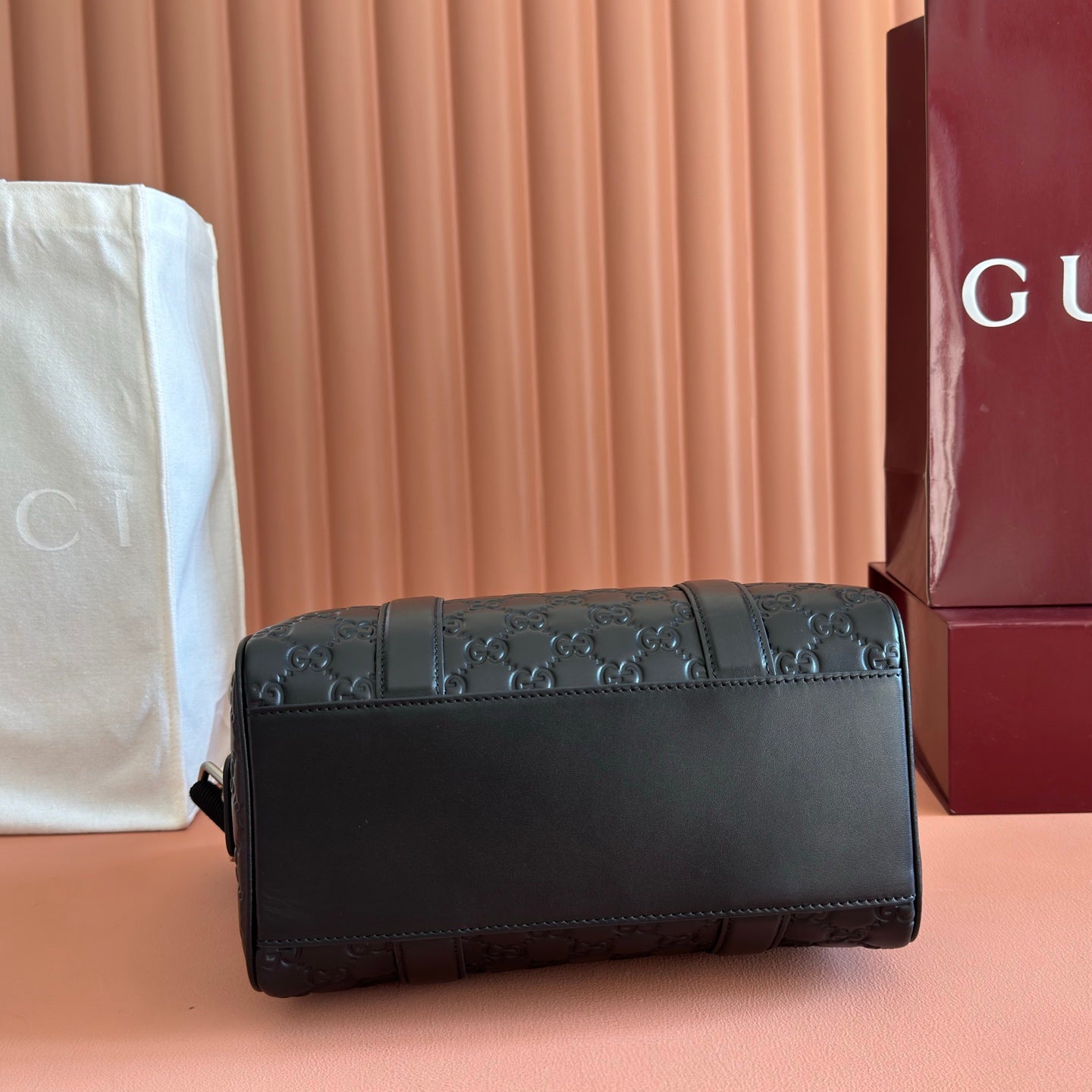 GUCCI 26S EMBLEM DUFFLE BAG 25 IN BLACK EMBOSSED CALFSKIN