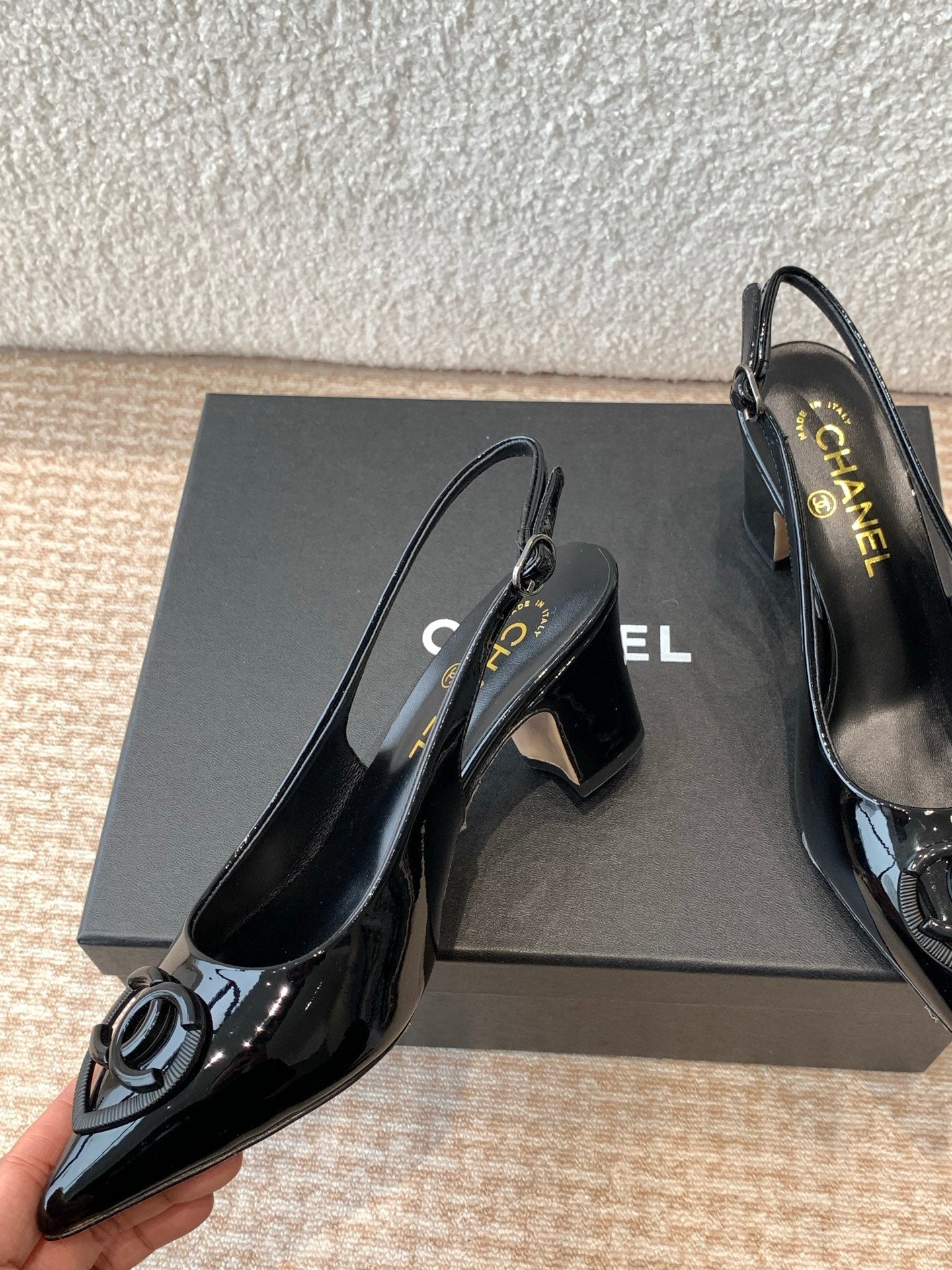 CHANEL MID-HEEL SLINGBACKS IN BLACK PATENT CALFSKIN
