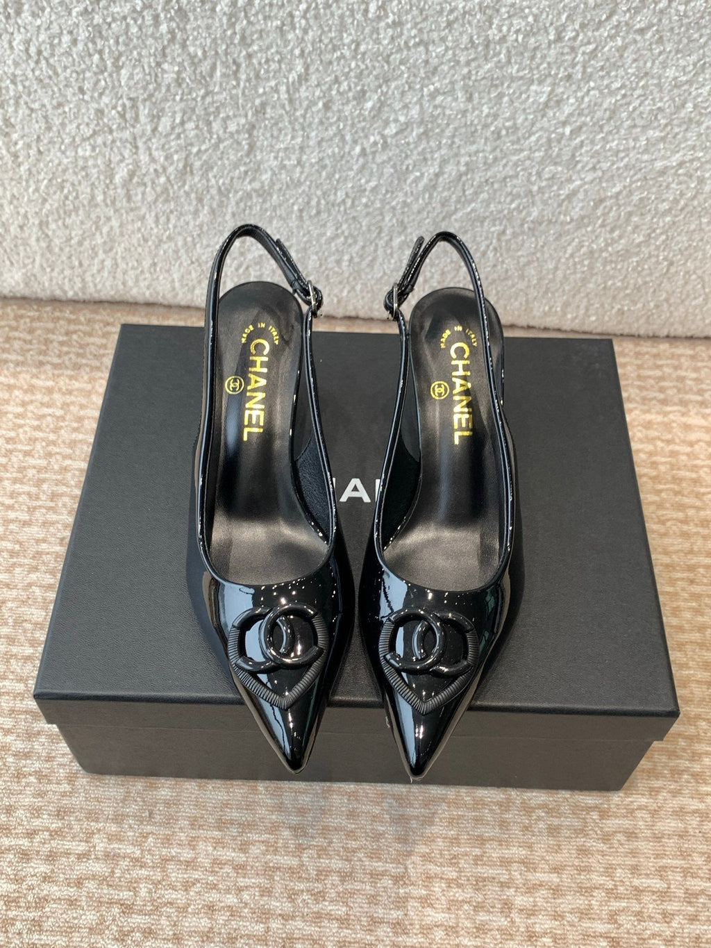 CHANEL MID-HEEL SLINGBACKS IN BLACK PATENT CALFSKIN