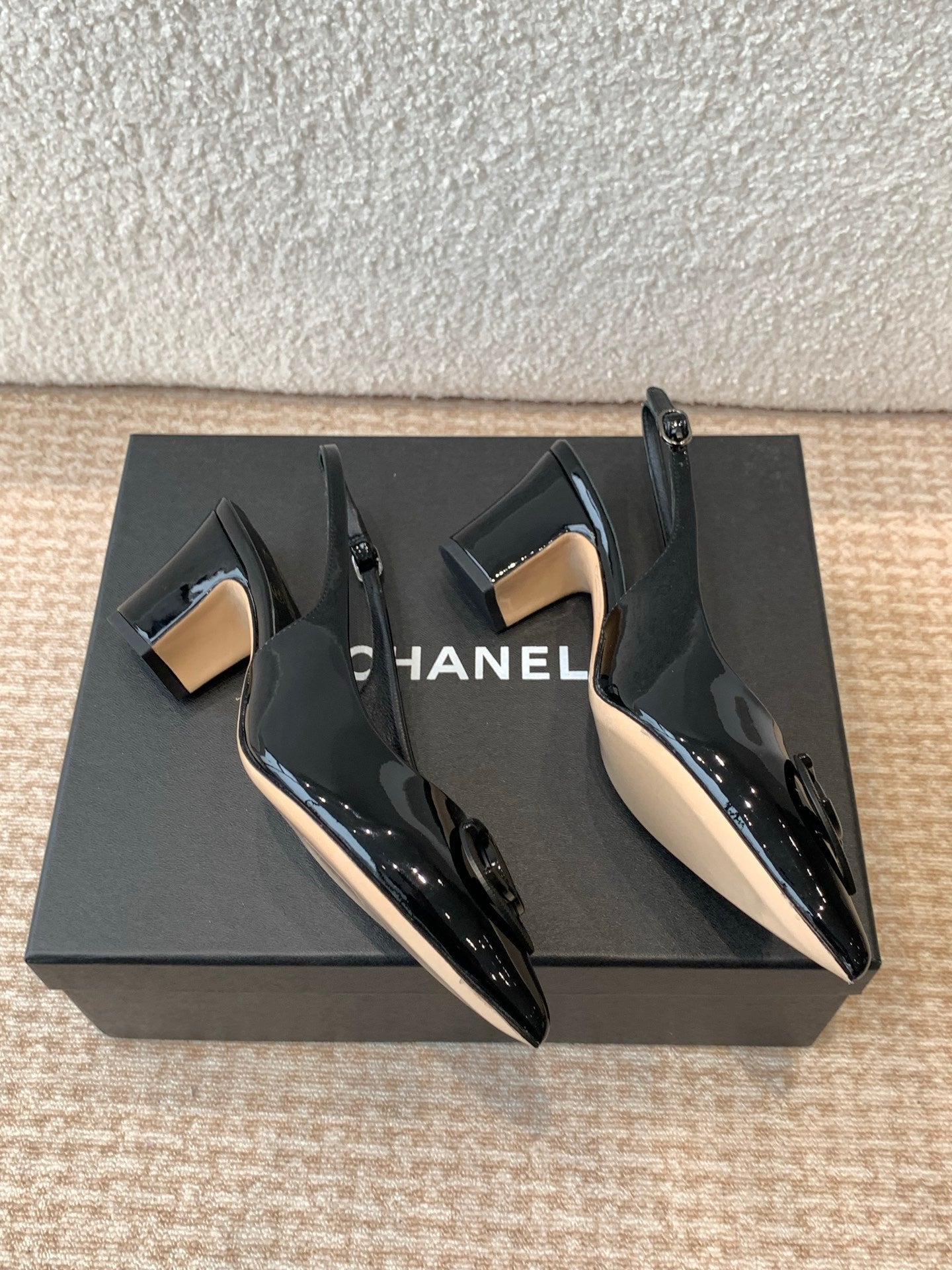 CHANEL MID-HEEL SLINGBACKS IN BLACK PATENT CALFSKIN