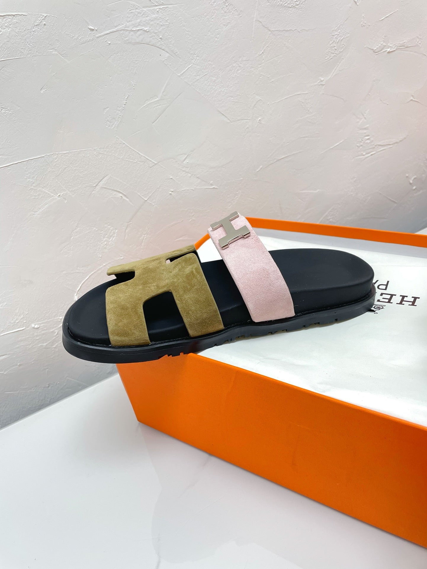 HERMES CHYPRE SANDAL ARMY GREEN MIX PASTEL PINK SUEDE WITH H BUCKLE