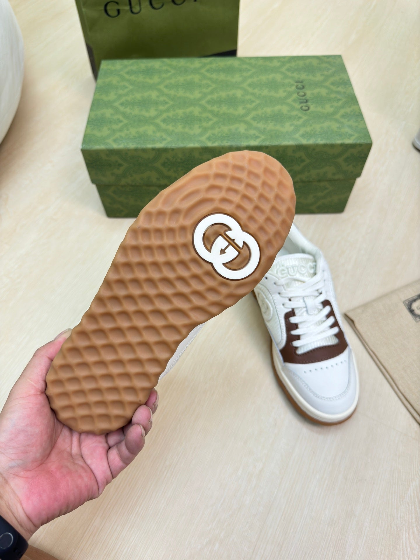GUCCI INTERLOCKING G SNEAKER WHITE BROWN CALFSKIN AND FABRIC