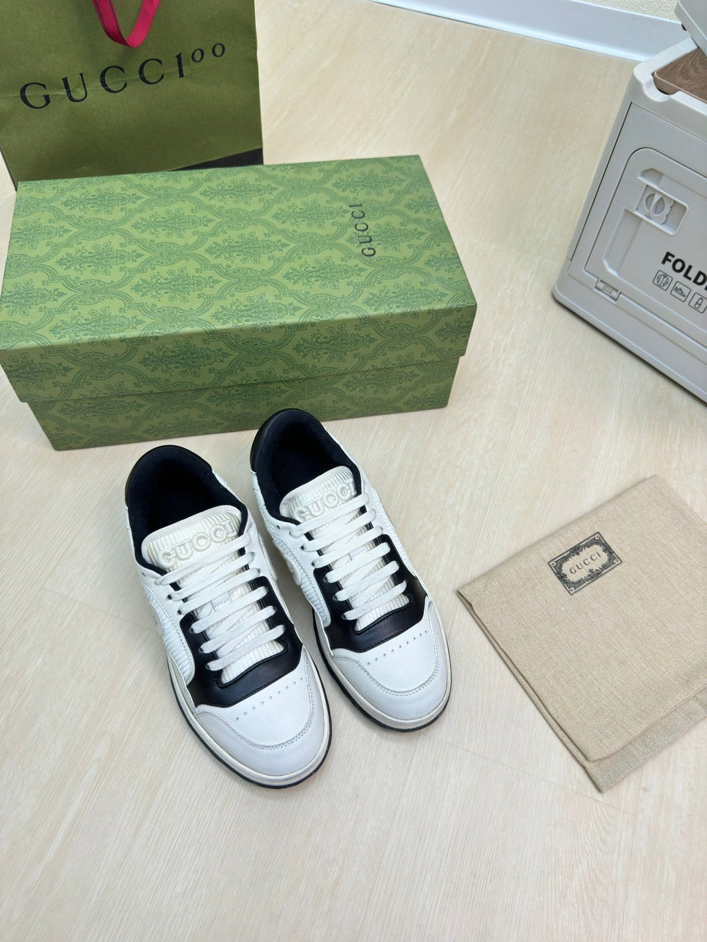 GUCCI INTERLOCKING G SNEAKER BLACK WHITE CALFSKIN AND FABRIC