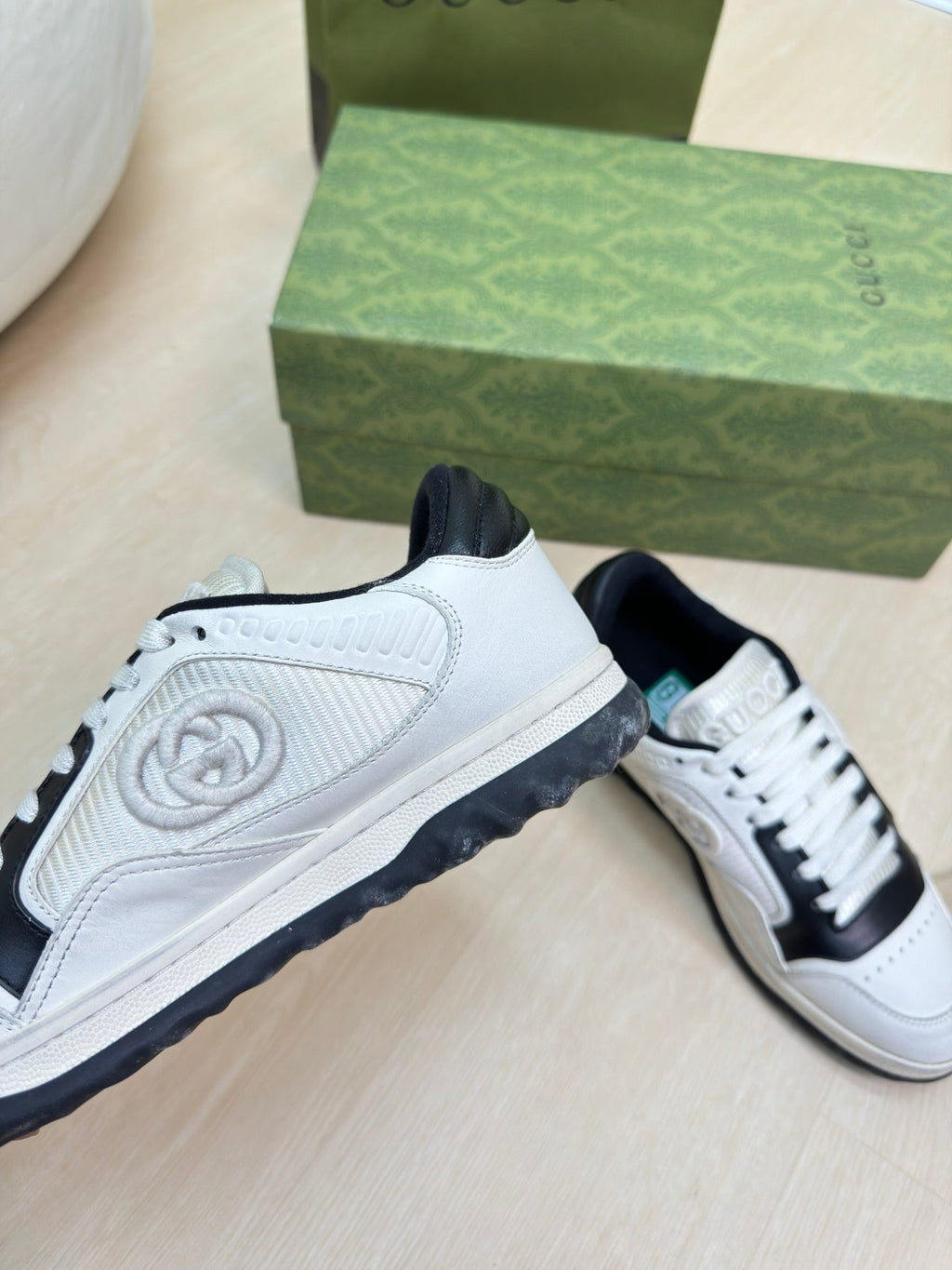 GUCCI INTERLOCKING G SNEAKER BLACK WHITE CALFSKIN AND FABRIC