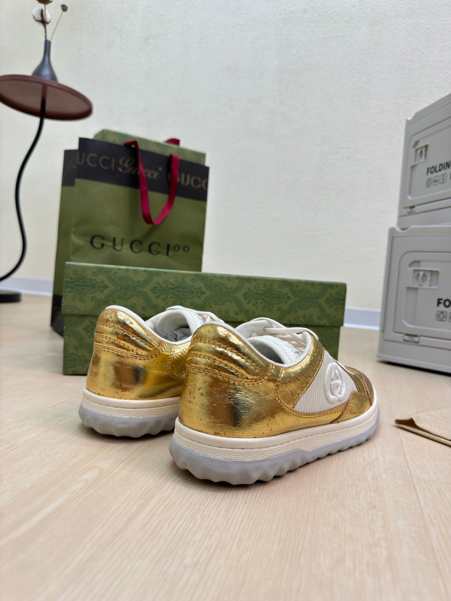 GUCCI INTERLOCKING G SNEAKER GOLD CALFSKIN AND FABRIC
