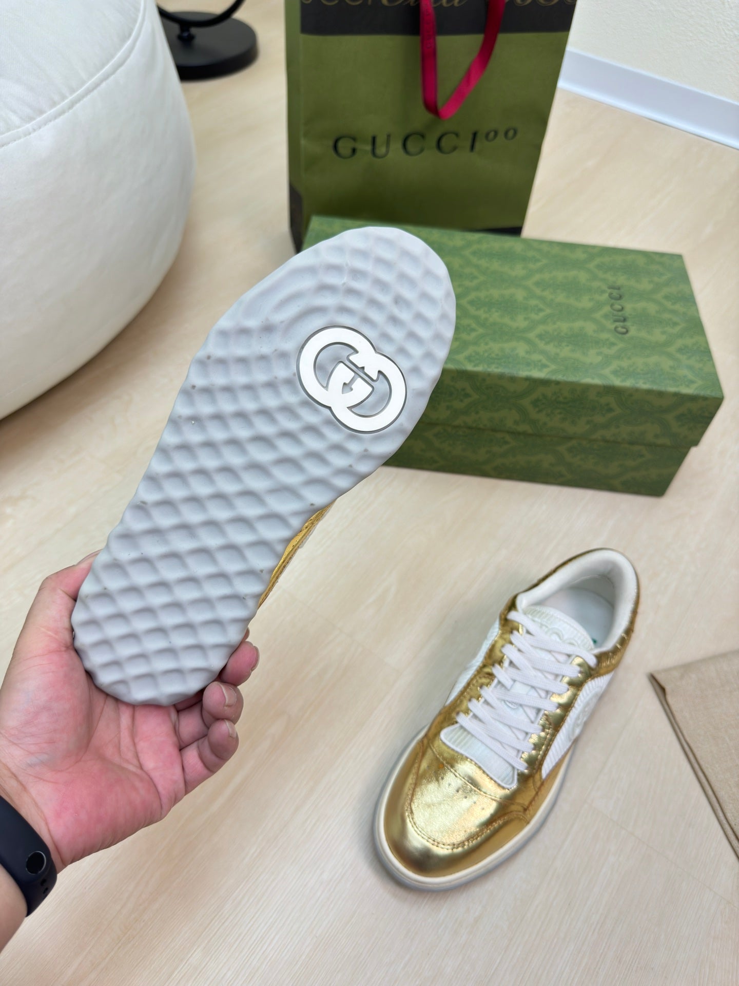 GUCCI INTERLOCKING G SNEAKER GOLD CALFSKIN AND FABRIC