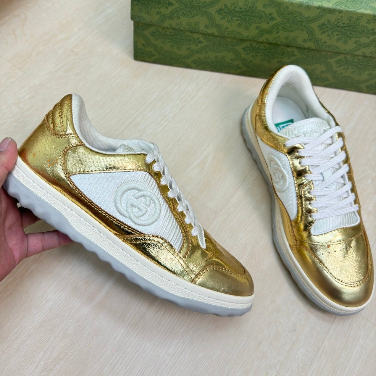 GUCCI INTERLOCKING G SNEAKER GOLD CALFSKIN AND FABRIC