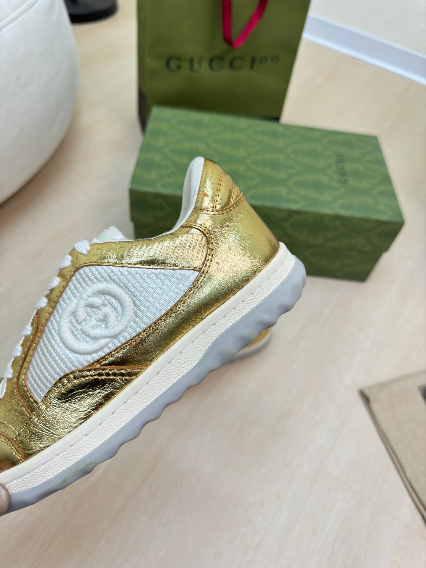 GUCCI INTERLOCKING G SNEAKER GOLD CALFSKIN AND FABRIC
