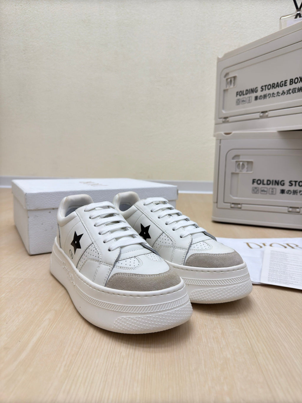 DIOR BLACK STAR PLATFORM SNEAKER IN WHITE CALFSKIN AND SUEDE