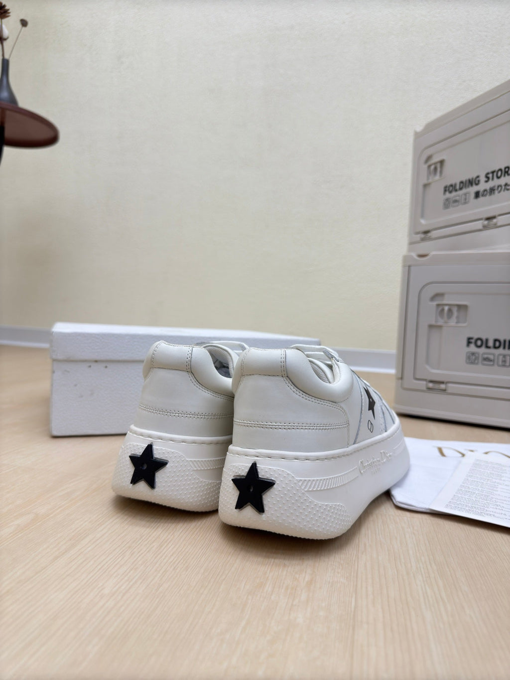 DIOR BLACK STAR PLATFORM SNEAKER IN WHITE CALFSKIN AND SUEDE