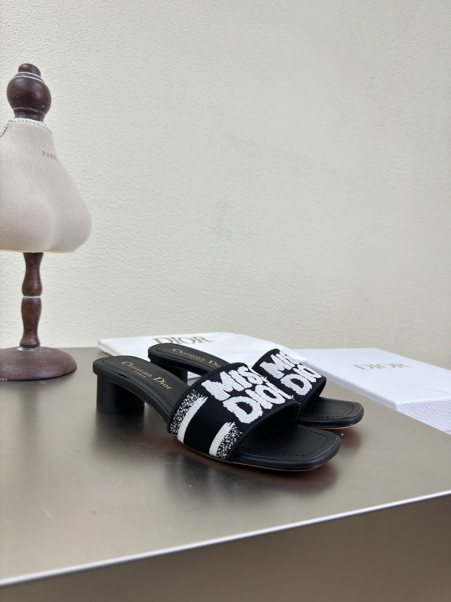 DIOR DWAY HEELED SLIDE EMBROIDERED COTTON AND BLACK MISS  ALLOVER MOTIF 35 MM