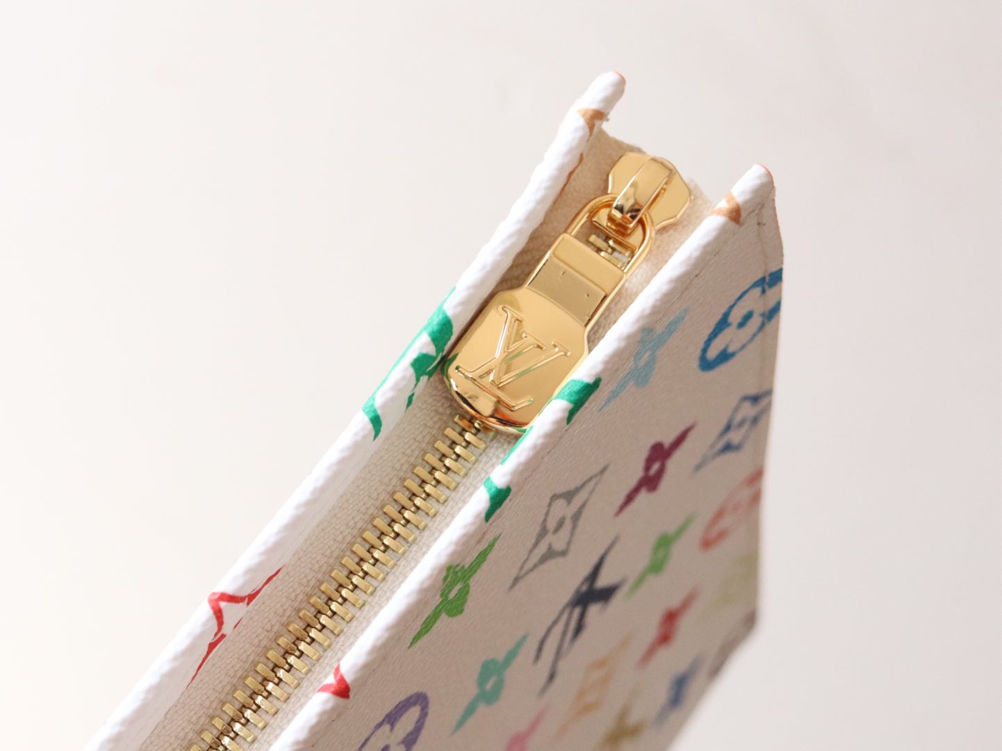 LOUIS VUITTON TOILETRY POUCH 25 IN WHITE MIX COLORFUL CALFSKIN