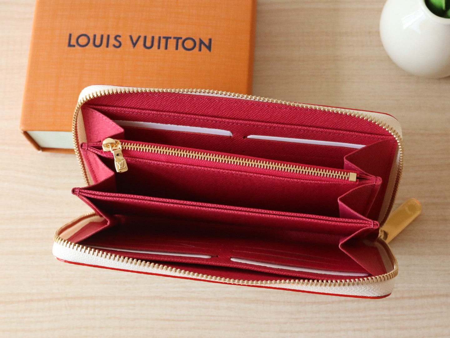 LOUIS VUITTON ZIPPY WALLET 19 IN WHITE MIX COLORFUL CALFSKIN