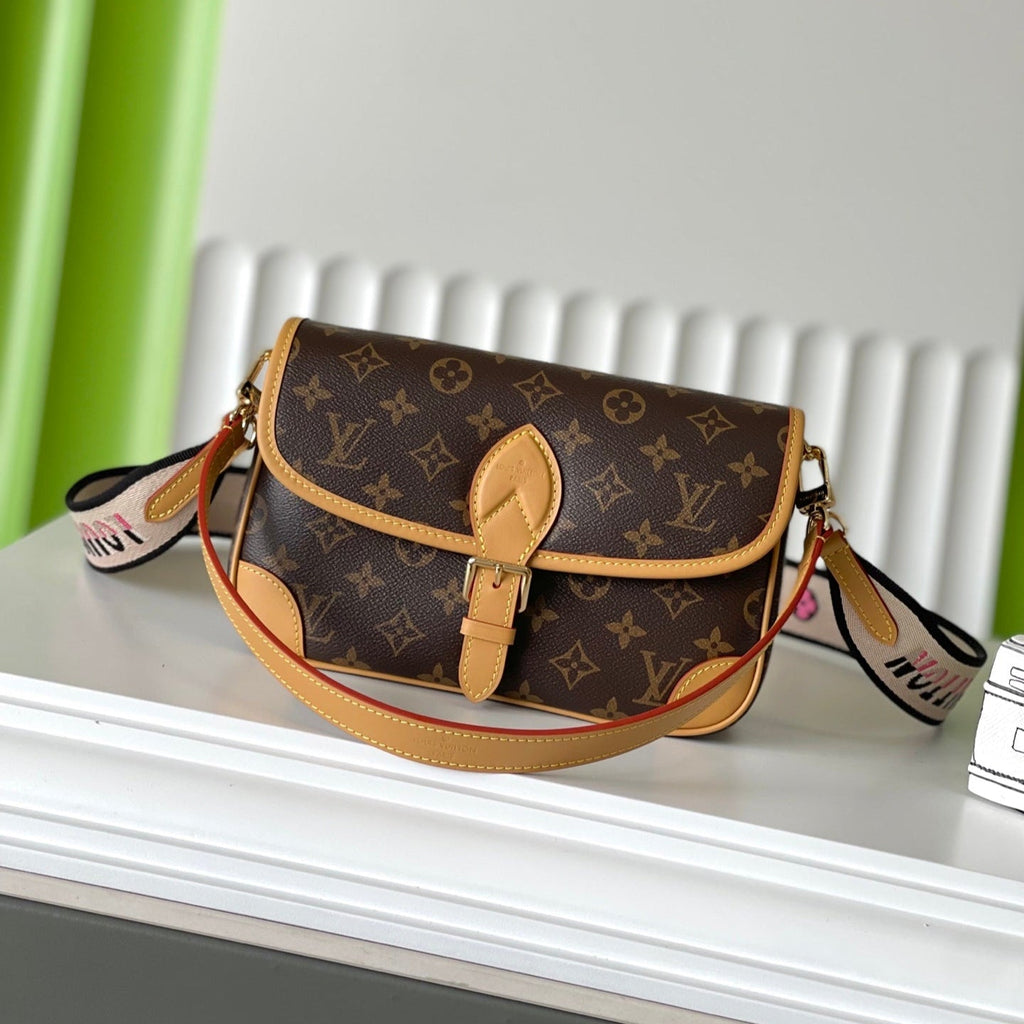 LOUIS VUITTON DIANE 25 IN BROWN MONOGRAM CANVAS TANNED COWHIDE