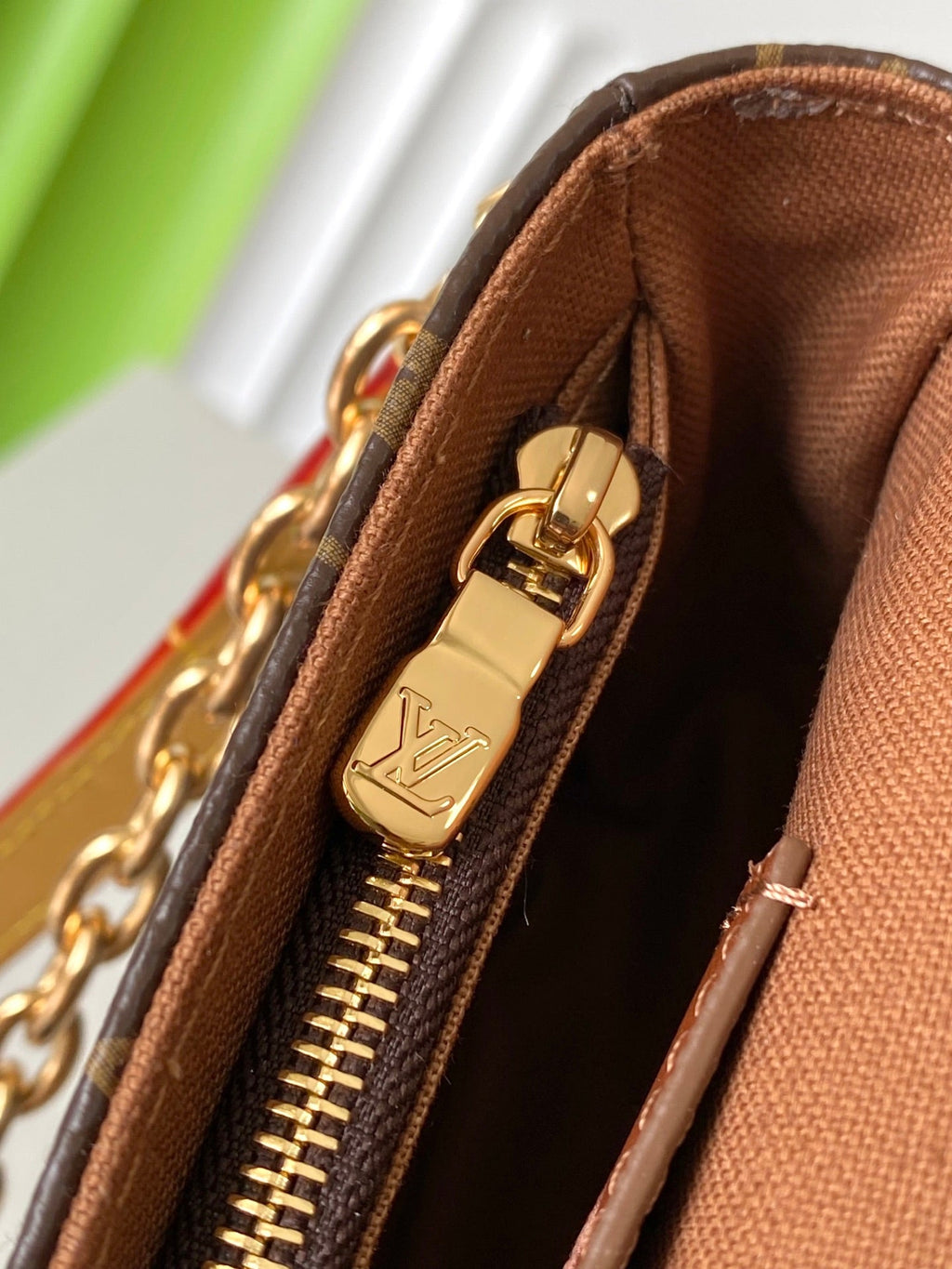 LOUIS VUITTON WALLET ON CHAIN IVY 23.5 IN BROWN MONOGRAM CANVAS GOLD LOCK