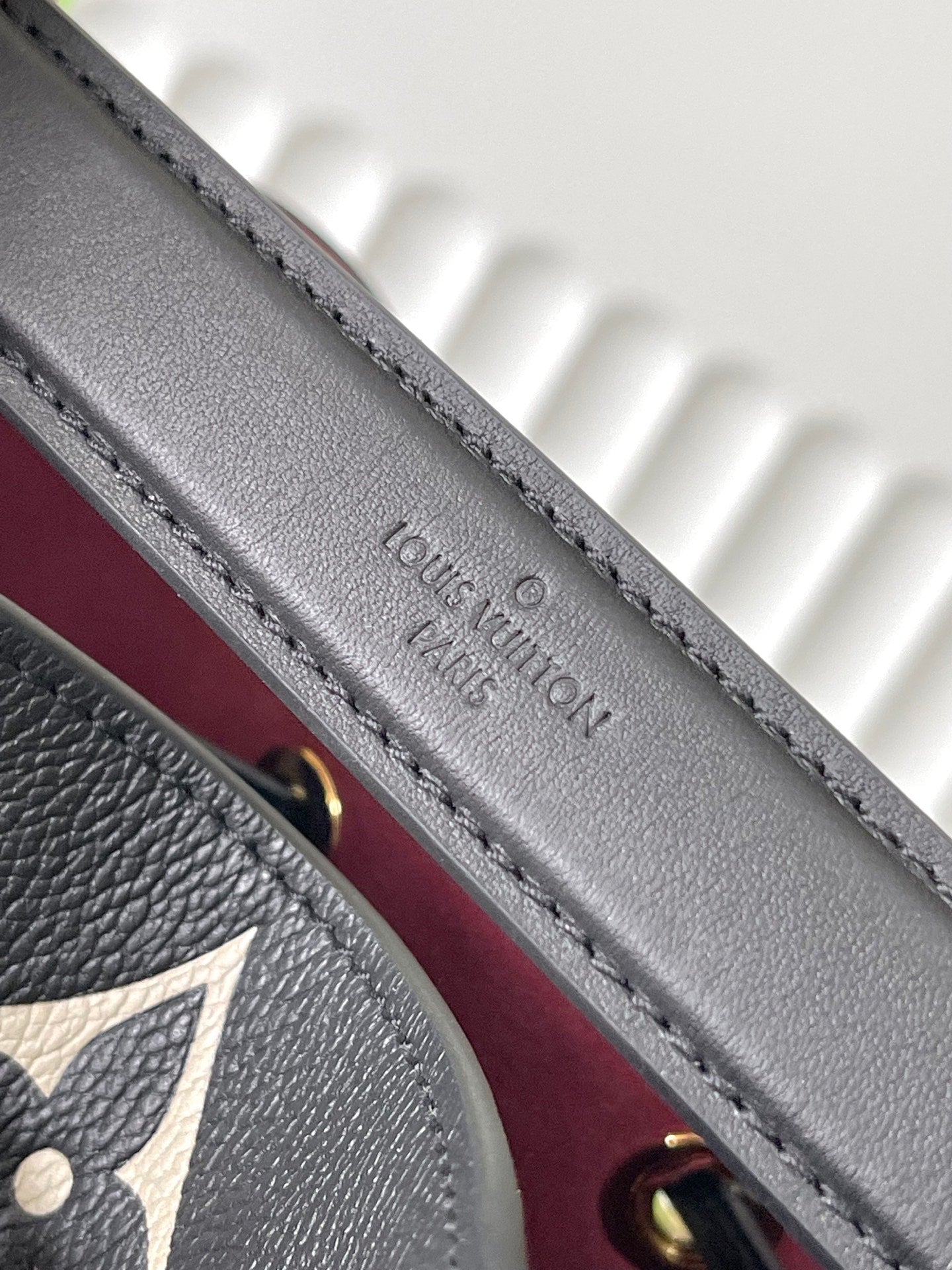 LOUIS VUITTON CRAFTY NEONOE 26 IN BLACK AND CREAM BICOLOR EMPREINTE CALFSKIN