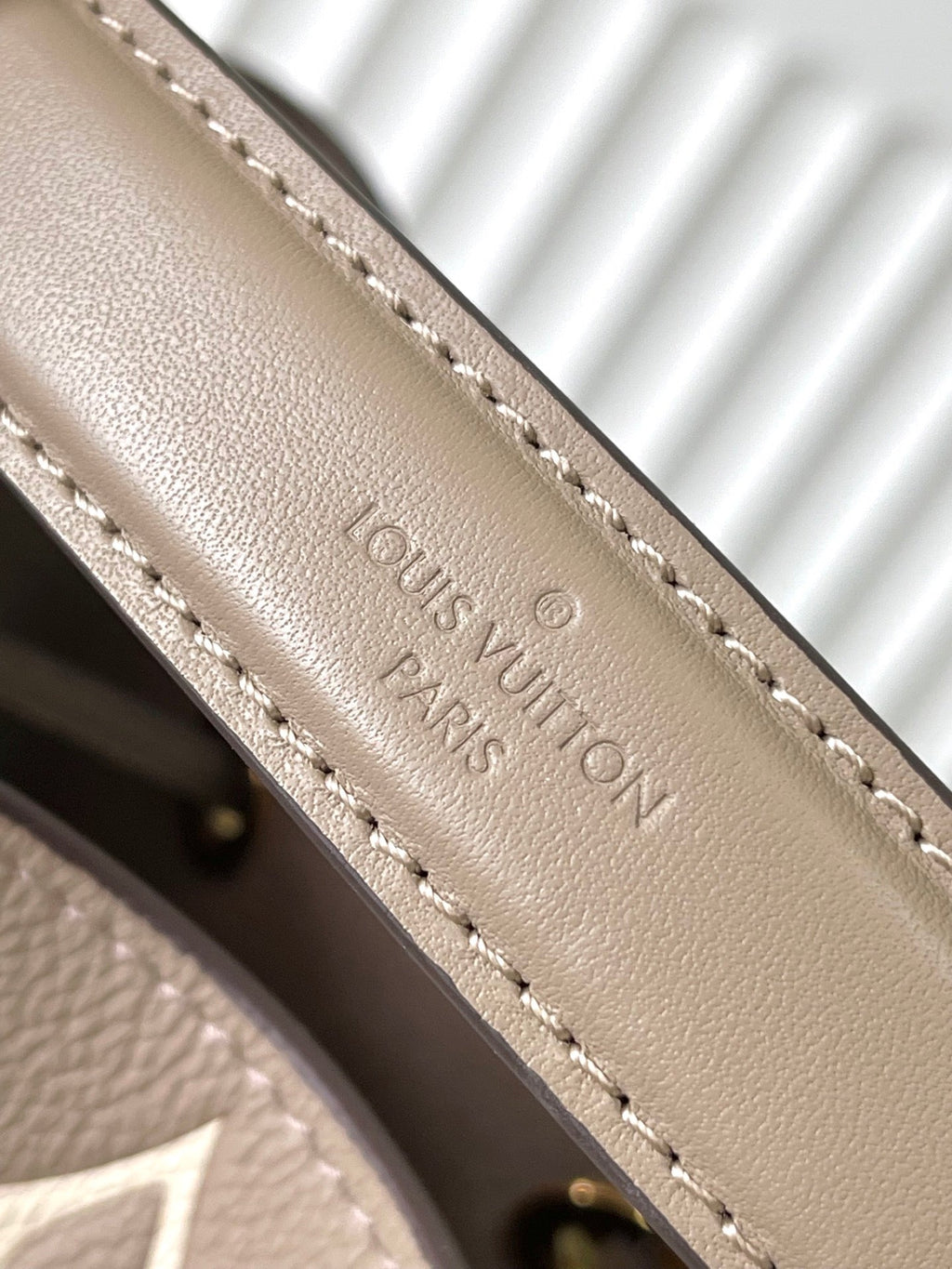 LOUIS VUITTON CRAFTY NEONOE 26 IN BROWN AND CREAM BICOLOR EMPREINTE CALFSKIN
