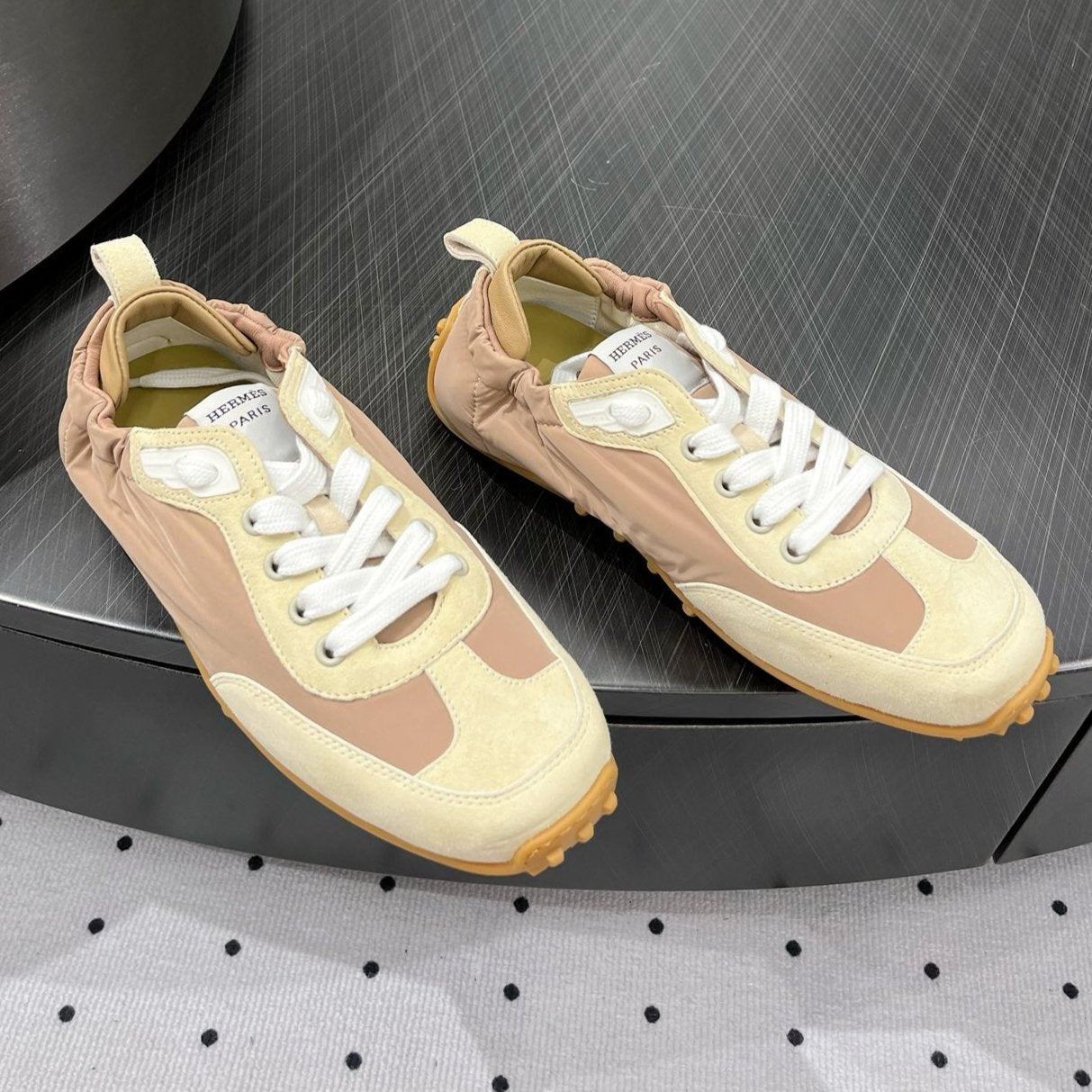 HERMES TRAIL SNEAKER IN BISQUE MIX FRENCH BEIGE SUEDE