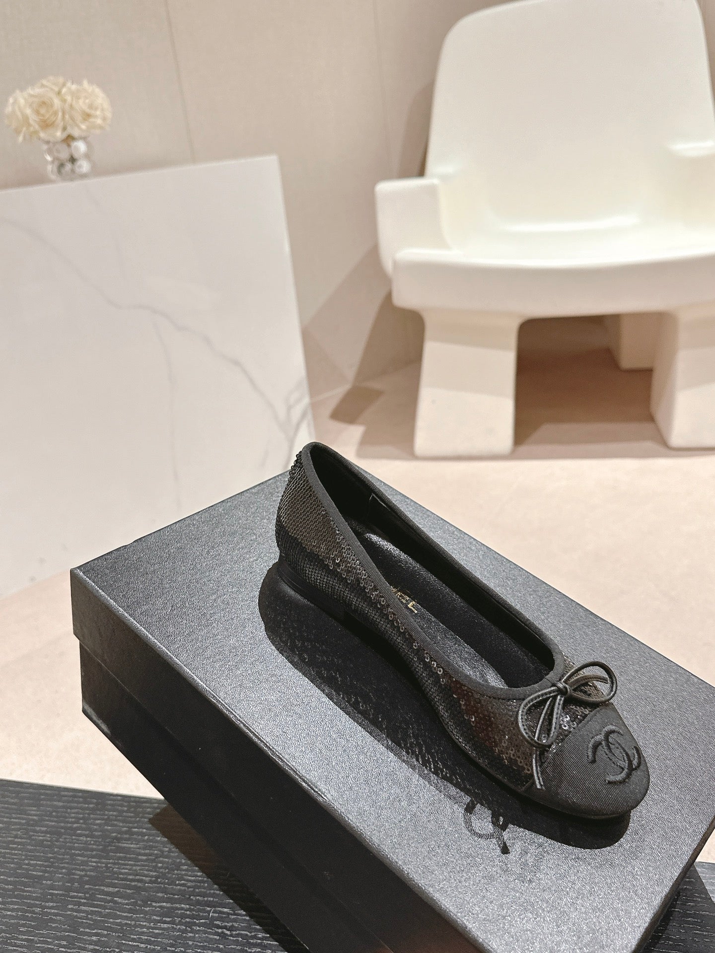 CHANEL BALLET FLATS IN BLACK GLITTERED TULLE AND SATIN